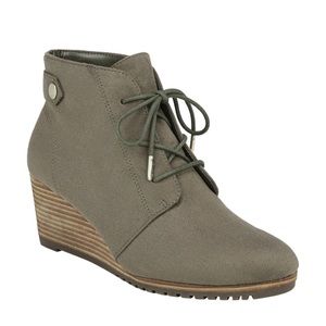NEW in box-Dr Scholls Conquer Bootie